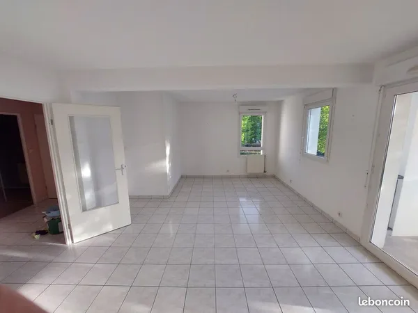 Appartement . 4 pièces . 83 m2 . 1 er étage