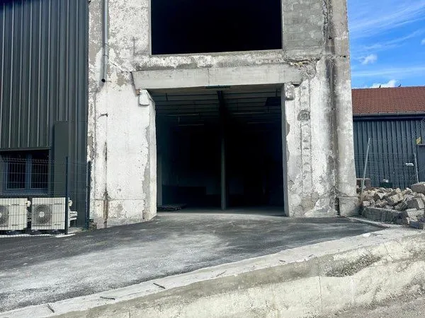 Commerce Vente Roche-la-Molière  140m² 90000€