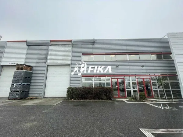 Local d'activité 423 m²