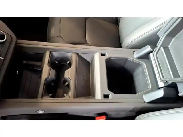 Land Rover Defender 110 p300e awd auto — photo 38