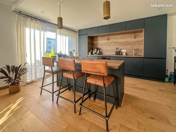 T5 102m2 RUE DE NANTES / SUPER U ST JACQUES