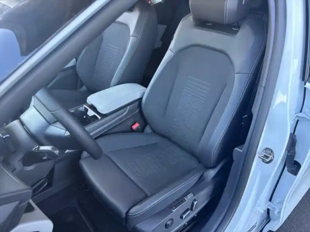 Ford Explorer 170ch standard range 52kwh pack premium rwd — photo 10