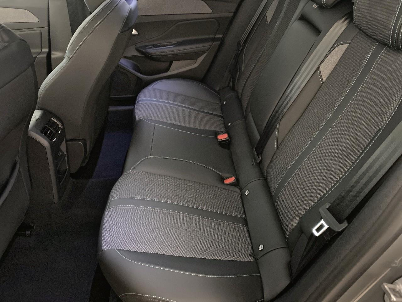 Peugeot 408 hybrid 145 e-dcs6 allure — photo 10