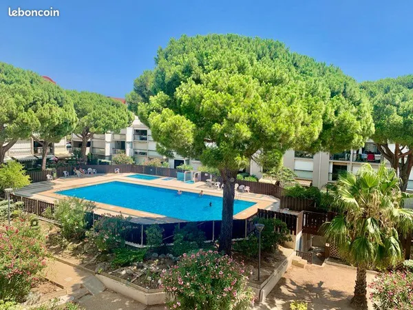 Rare , Joli duplex meublé et entièrement équipe dans résidence avec piscine et solarium à deux pas d