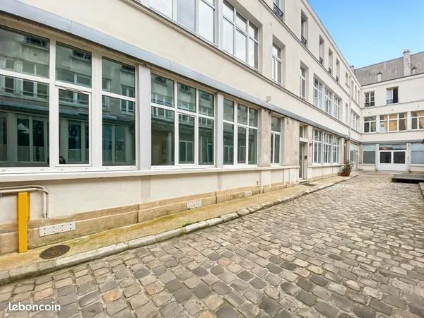 Bureau 230 m²