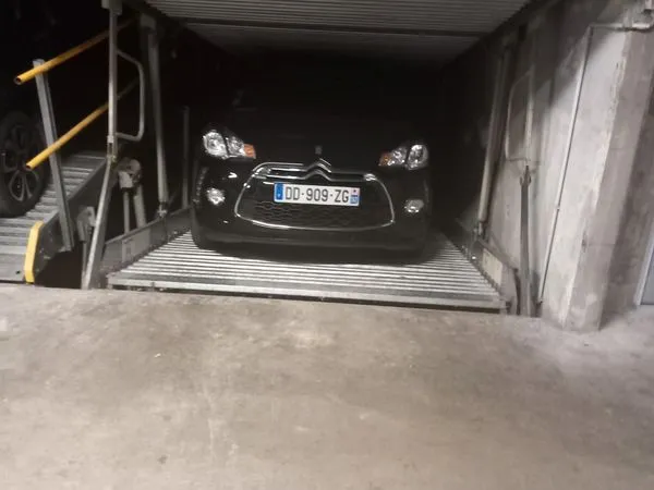 Vend place de parking intérieure