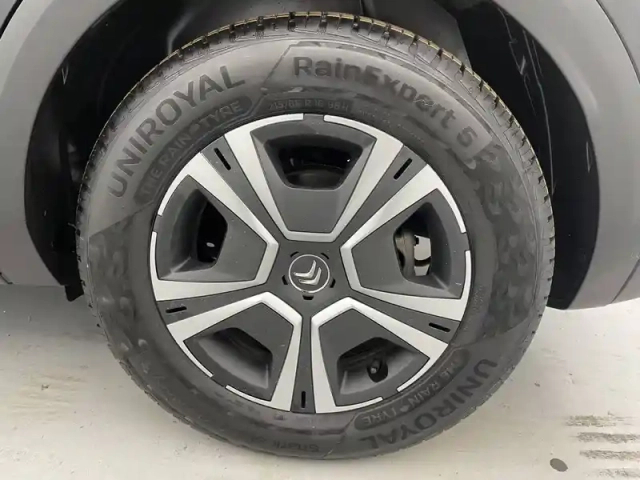 Citroën C4 e- 136 ch automatique — photo 19