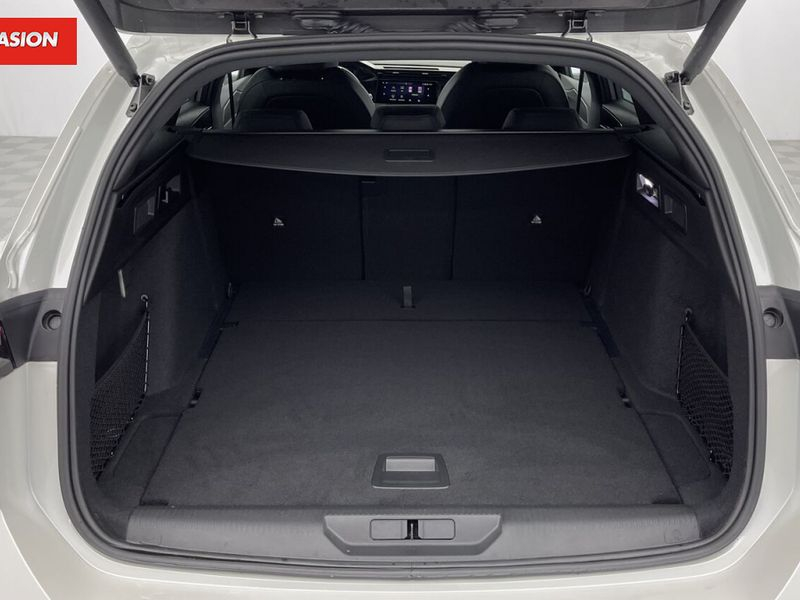 Peugeot 308 III 1.5 BlueHDi 130ch GT EAT8 — photo 10