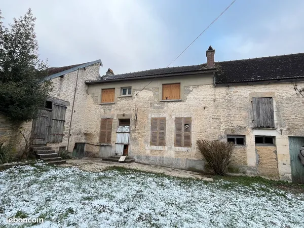 Maison de campagne avec dépendance