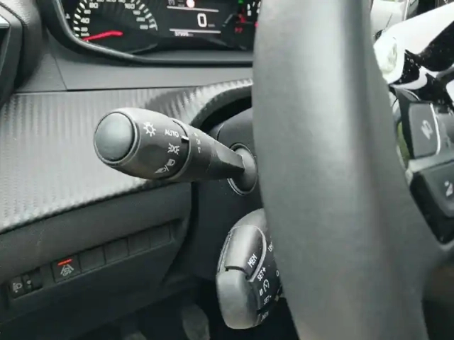Peugeot 208 puretech 75 s&amp;s bvm5 style — photo 17