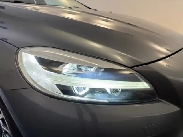 Volvo V40 t2 122ch momentum geartronic — photo 4