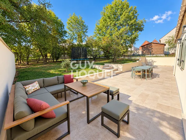 MAISON FAMILIALE 6 PIÈCES AVEC JARDIN, GRANDE TERRASSE ET GARAGE - VILLEVAUDÉ