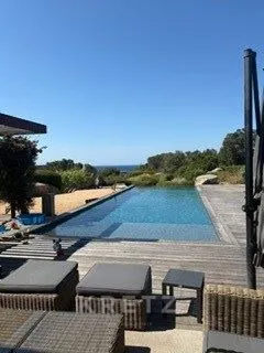 Villa de caractère avec piscine au coeur de la nature corse