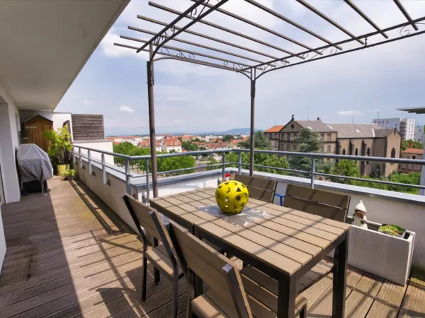 Beau duplex T5 de 150m², 4 chambres, derniers étages, ascenseur,