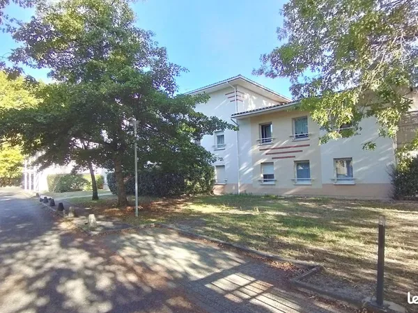 Pessac Chiquet — Grand T2 de 52 m2 en rez-de-jardin dans un parc arboré