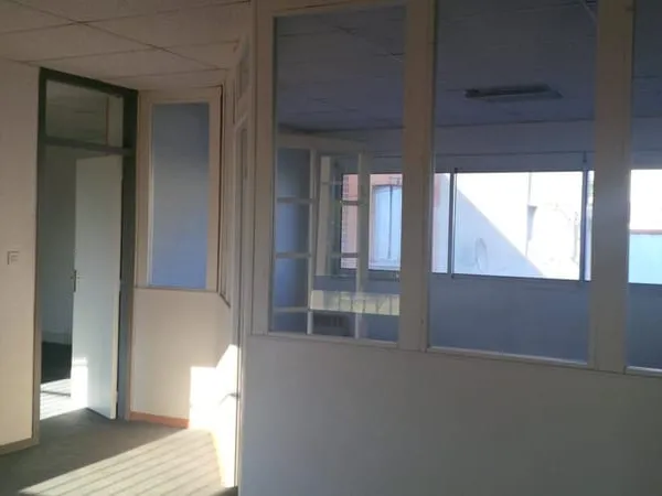 Bureau et espace de travail Location Colomiers  2366m² 27406€