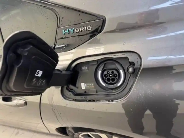 Peugeot 508 hybrid 225 e-eat8 — photo 28