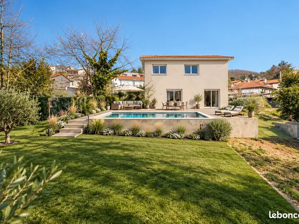 Maison contemporaine 110 m² à aménager - Terrain 760 m² - Givors