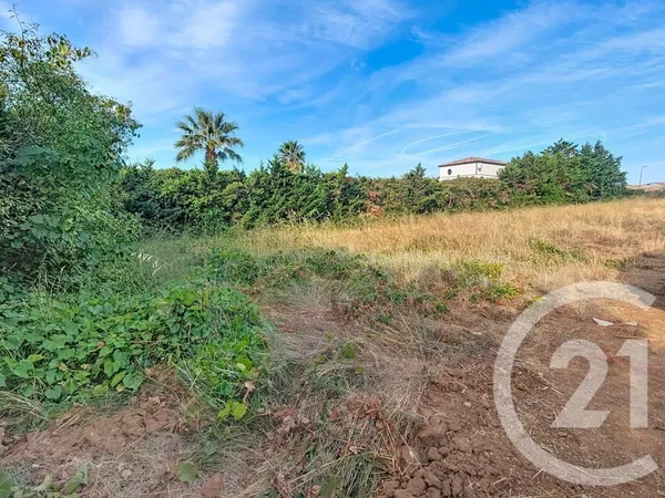 Terrain 900 m²