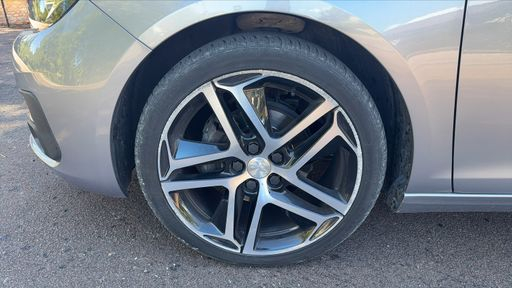 Peugeot 308 SW 1.5 BlueHDi 130 - Allure – 2018 – 114193 km – Diesel – Boîte Manuelle — photo 17