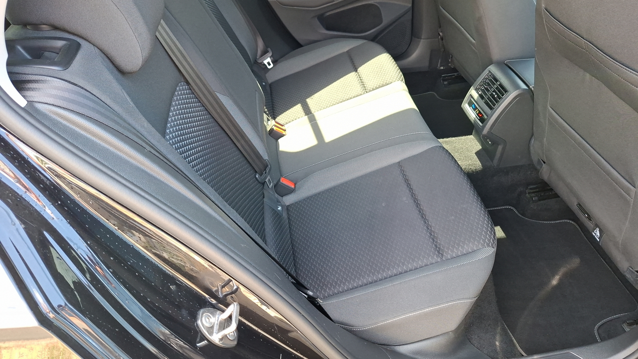 Volkswagen Golf 1.0 eTSI OPF 110 DSG7 — photo 19
