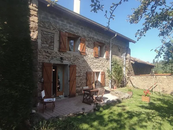 Belle maison de caractère en pierre de 93 m2 sur terrain arb