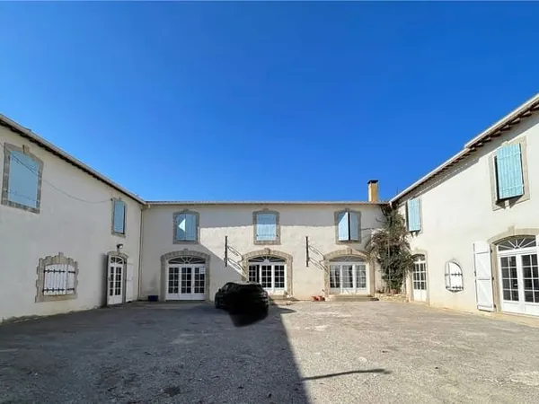 Bastide Avec Superbe Potentiel A 12' De Pezenas