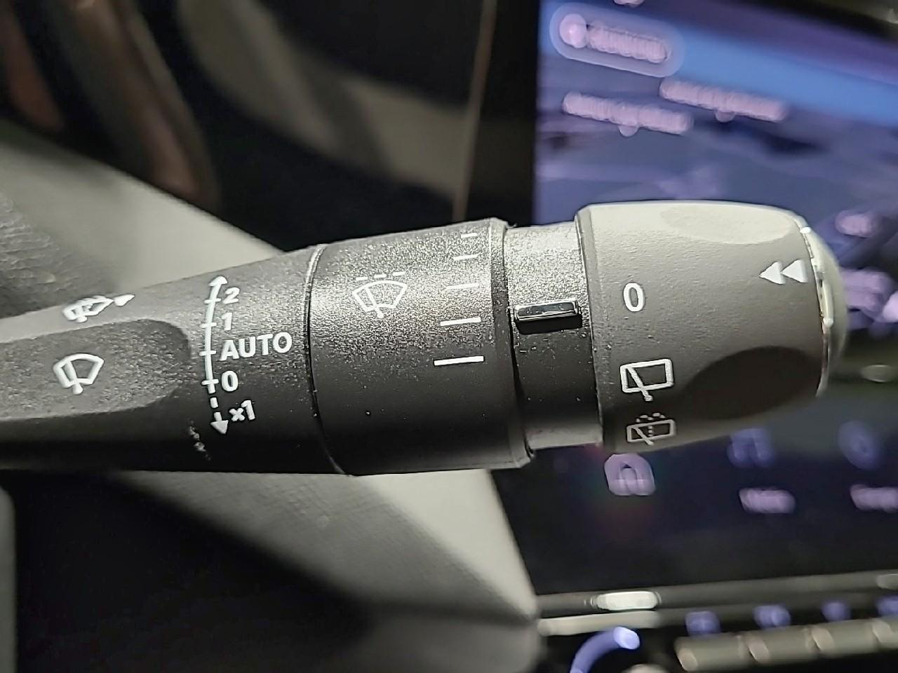 Peugeot 308 sw phev 180 e-eat8 gt — photo 26