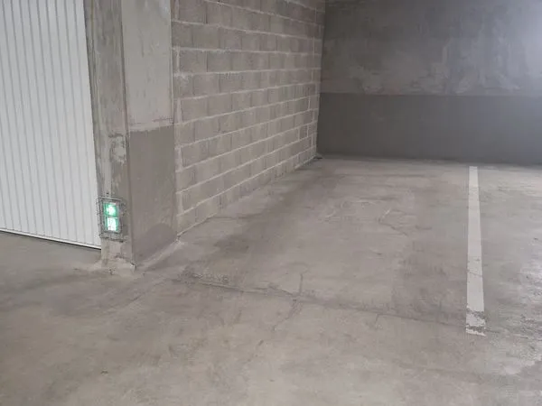 Parking / Stationnement couvert / Box ouvert / Sous sol sécurisé
