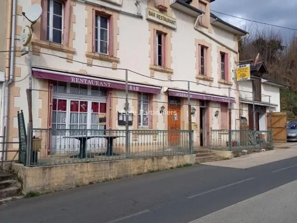 Vente, ou credit vente, location vente, d un immeuble avec bar restaurant