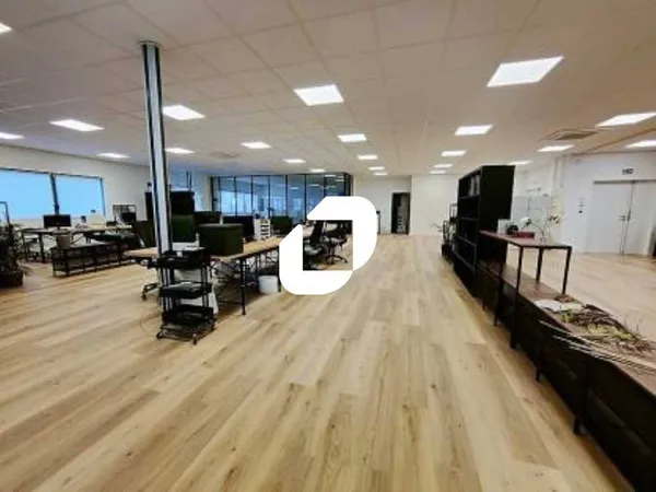 Bureaux 789 m²