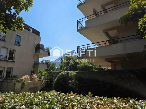T3 avec grande terrasse, garage et cave
