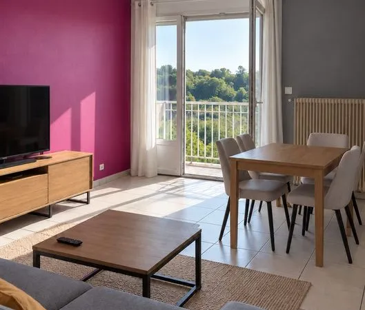 T3 À SATHONAY-CAMP — VUE OUVERTE AU 9e ET DERNIER ÉTAGE