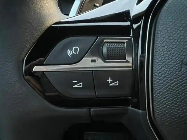 Peugeot 2008 1.2 puretech 130ch s&amp;s style eat8 — photo 10