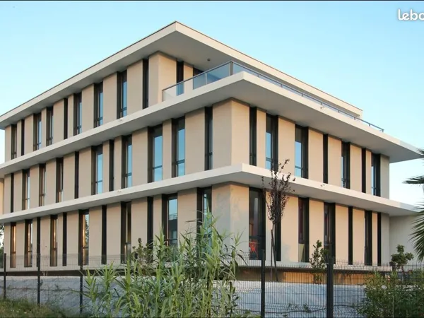 Bureaux / Plateau de 150m2 avec grande Terrasse - Montpellier Parc 2000 - Parkings et tramway à 500m