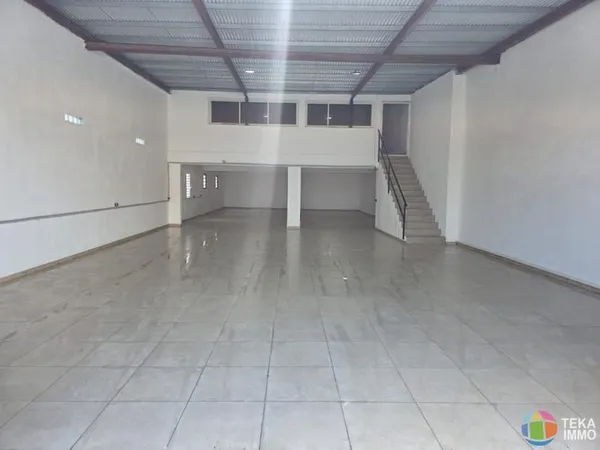 A LOUER LOCAL DE 391 M² ST ANDRE