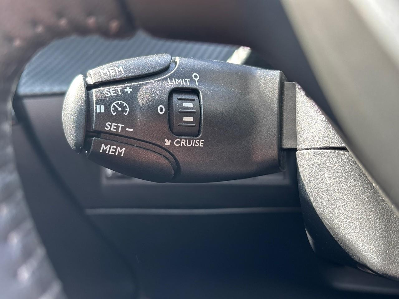 Peugeot 208 1.2 puretech 75ch s&s style — photo 29