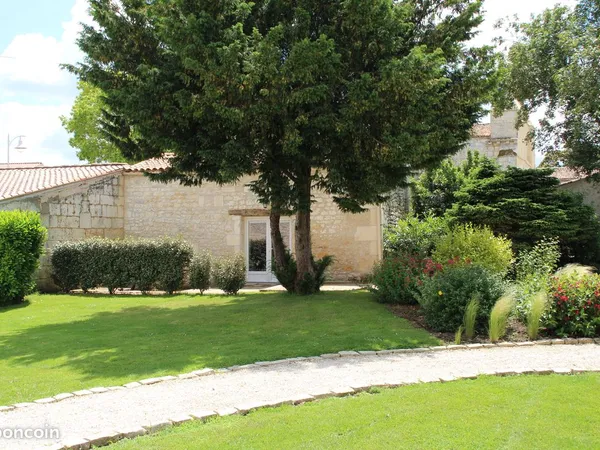 Studio dans village calme