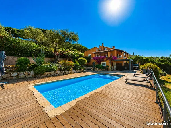 Villa 8 pièces 236 m²