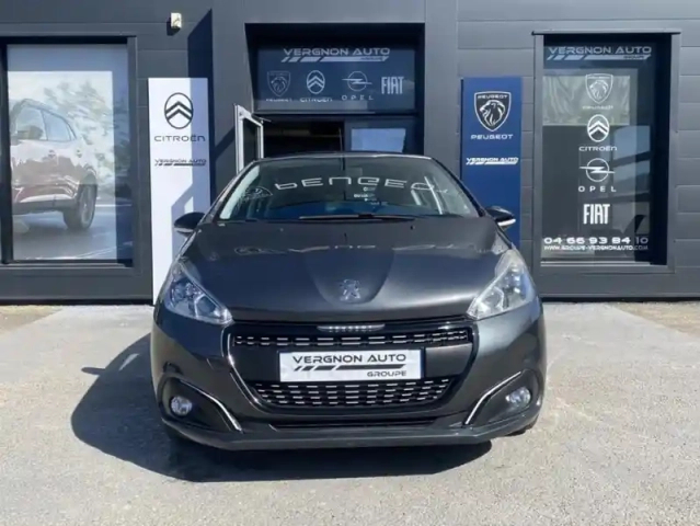 Peugeot 208 1.2 puretech 82 allure — photo 31