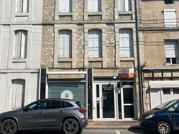 Dispo dès le 30 juillet - Local professionnel 80 m² 2 pièces avec jardin - Centre-ville de Ruelle-su