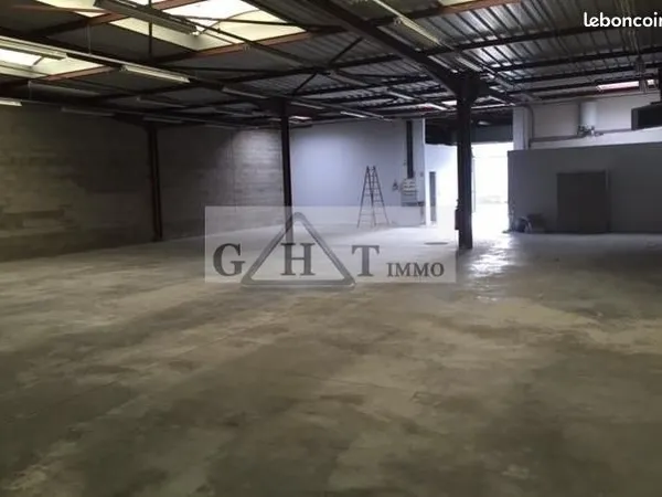 Local industriel 562 m²