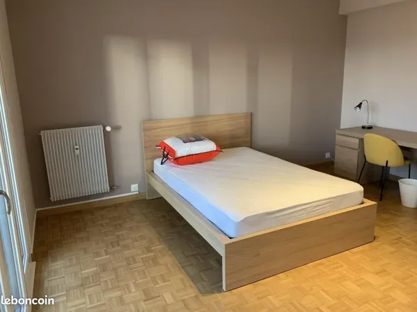 Chambre 1 pièce 111 m²