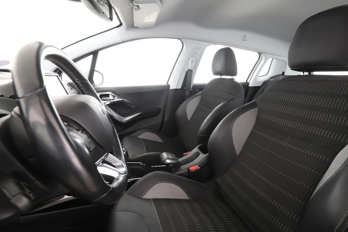 Peugeot 2008 1.2 PureTech Allure — photo 9