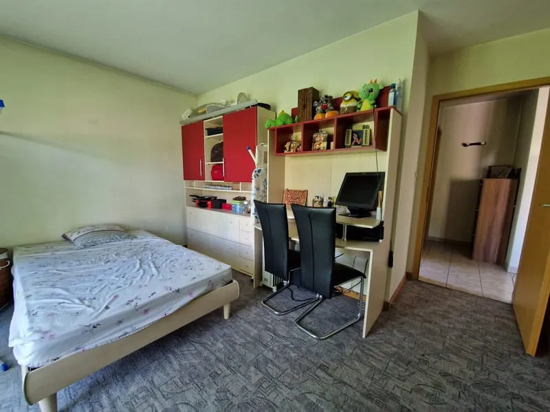 Photo 10
