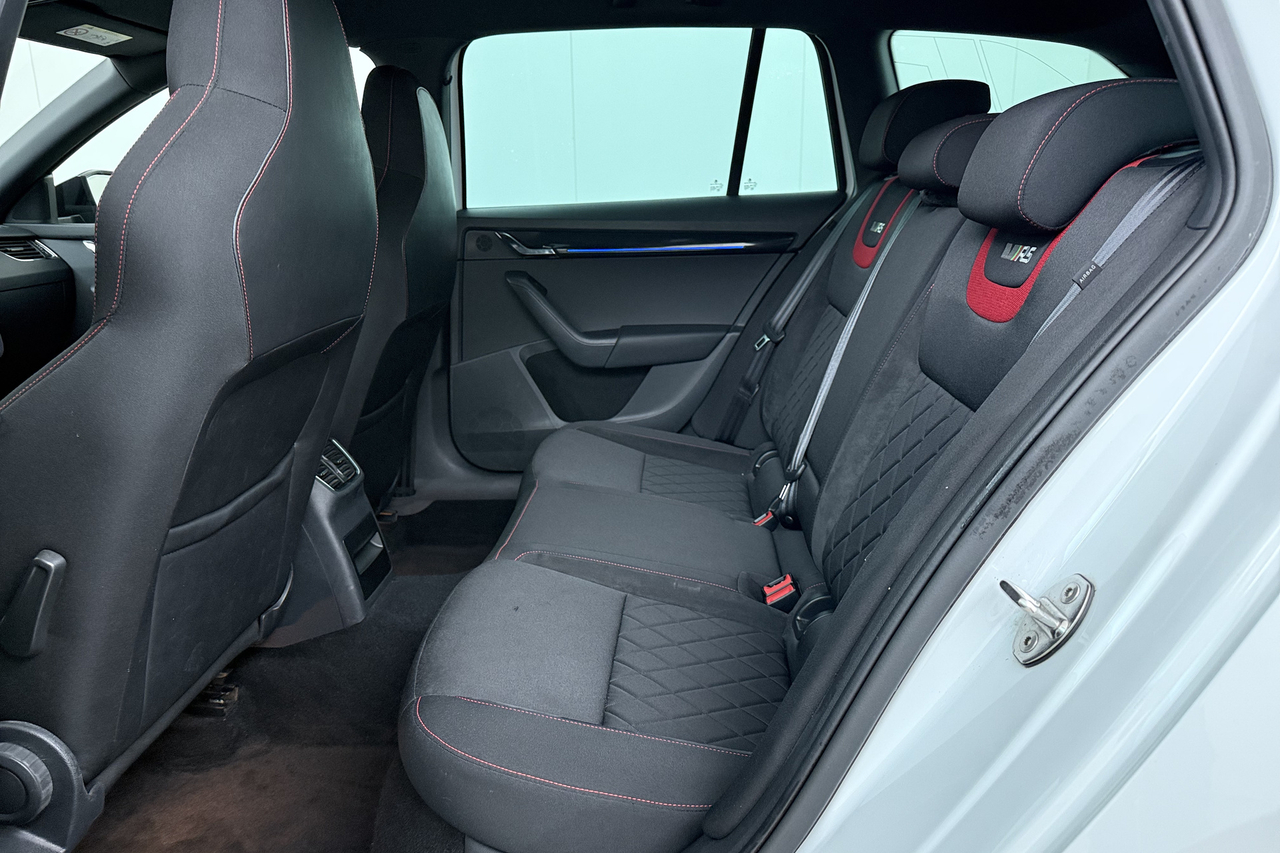 Skoda Octavia Combi — photo 8