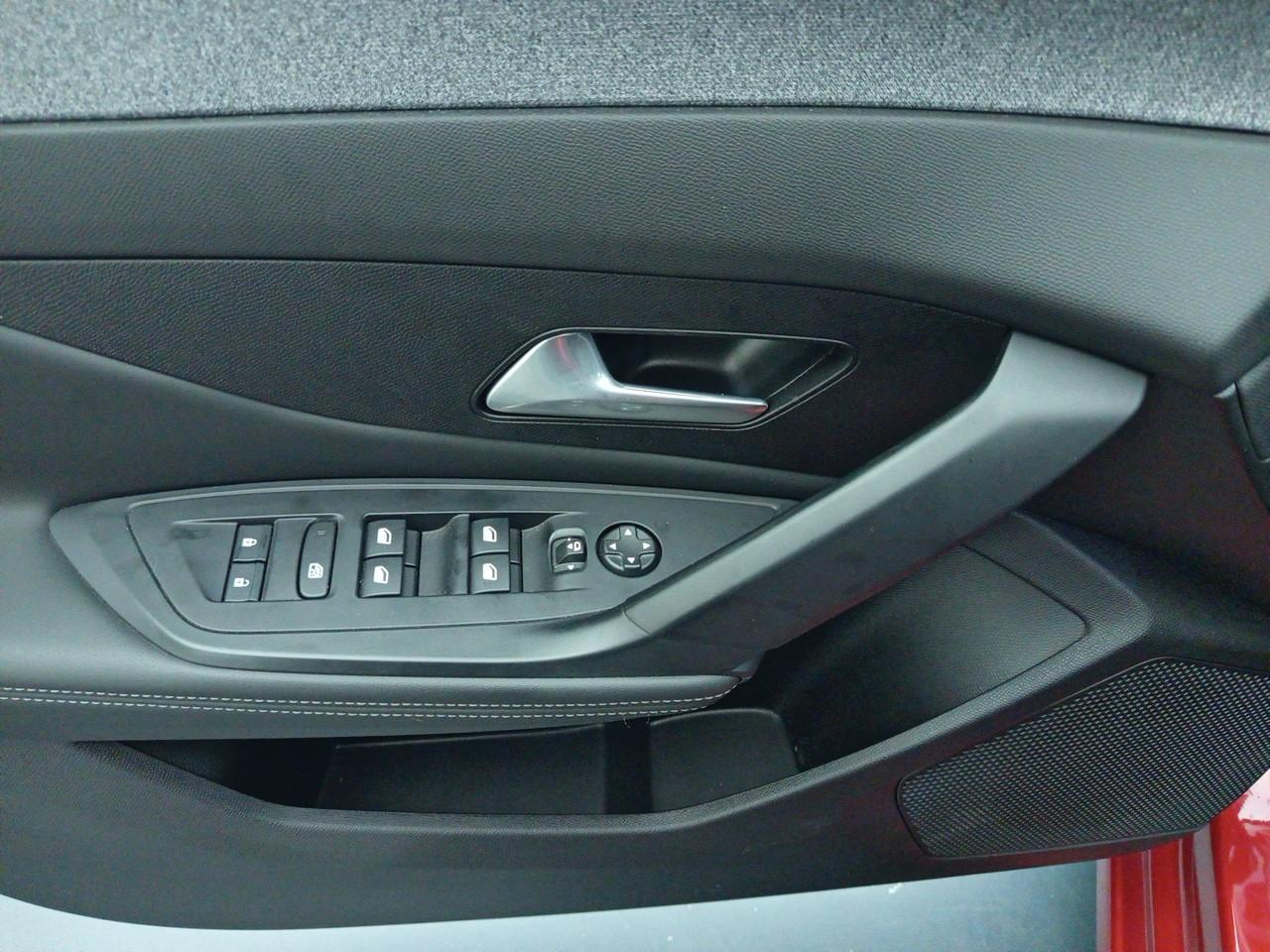 Peugeot 308 sw phev 180 e-eat8 allure — photo 30