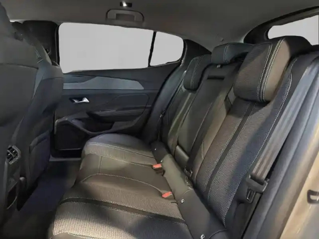 Peugeot 408 phev 180 e-eat8 — photo 12