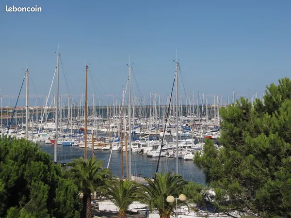 T3 face au port de gruissan