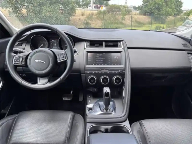Jaguar E-Pace 2.0 d - 150 ch awd bva — photo 16